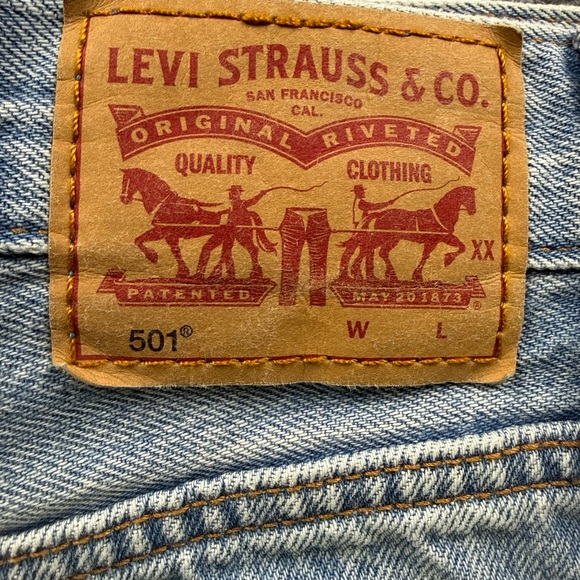 Levi’s High-Rise Distressed Light Blue Denim Shorts, Size 31 - Picture 5 of 11